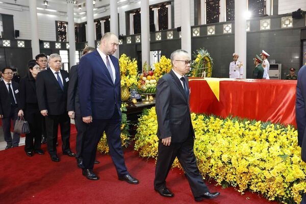 Đoàn đại biểu liên bang Nga do Phó Chủ tịch Duma quốc gia Nga Pyotr Tolstoy dẫn đầu, viếng Tổng Bí thư Nguyễn Phú Trọng - Sputnik Việt Nam