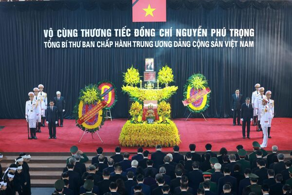 Đoàn Ban Chấp hành Trung ương Đảng viếng Tổng Bí thư Nguyễn Phú Trọng - Sputnik Việt Nam