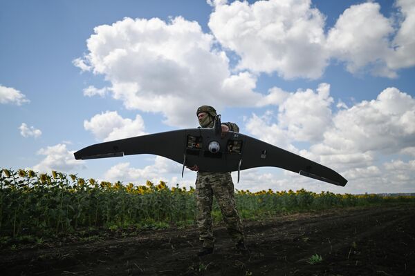 Hoạt động chiến đấu của các phi đội trinh sát UAV &quot;Supercam&quot; thuộc nhóm quân &quot;Trung tâm&quot; theo hướng Avdeevka trong chiến dịch quân sự đặc biệt - Sputnik Việt Nam