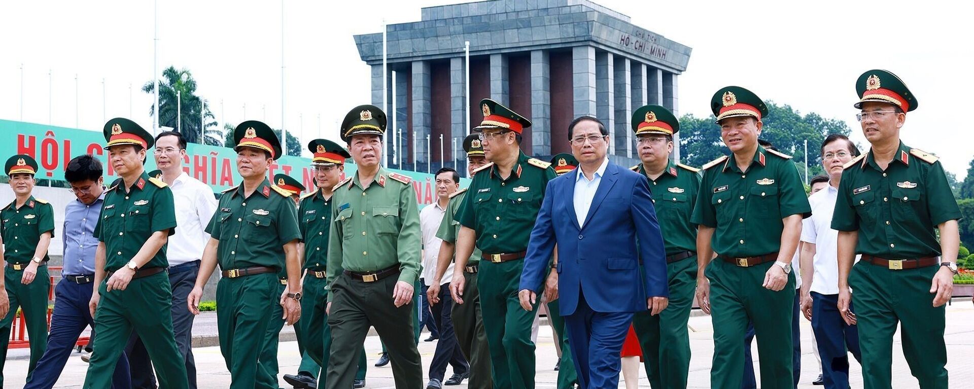 Thủ tướng Phạm Minh Chính cùng lãnh đạo các Bộ ngành, Ban quản lý Lăng kiểm tra công tác tu bổ định kỳ công trình Lăng Chủ tịch Hồ Chí Minh
 - Sputnik Việt Nam, 1920, 12.08.2024