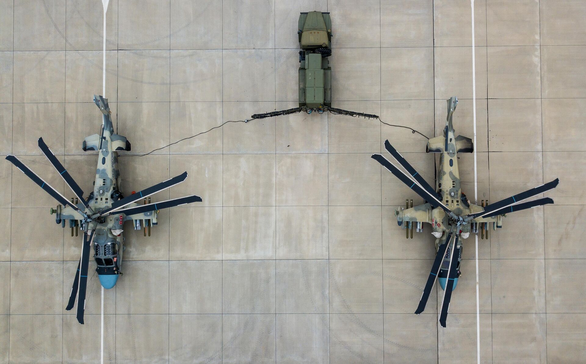 Trực thăng Ka-52 Alligator trong cuộc tập trận bay chiến thuật ở  vùng Krasnodar - Sputnik Việt Nam, 1920, 17.11.2025