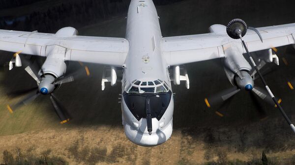 Máy bay ném bom-tên lửa chiến lược Tu-95MS trong buổi diễn tập của lực lượng nhảy dù trong cuộc duyệt binh kỷ niệm 76 năm Chiến thắng trong Chiến tranh Vệ quốc vĩ đại ở Moskva - Sputnik Việt Nam