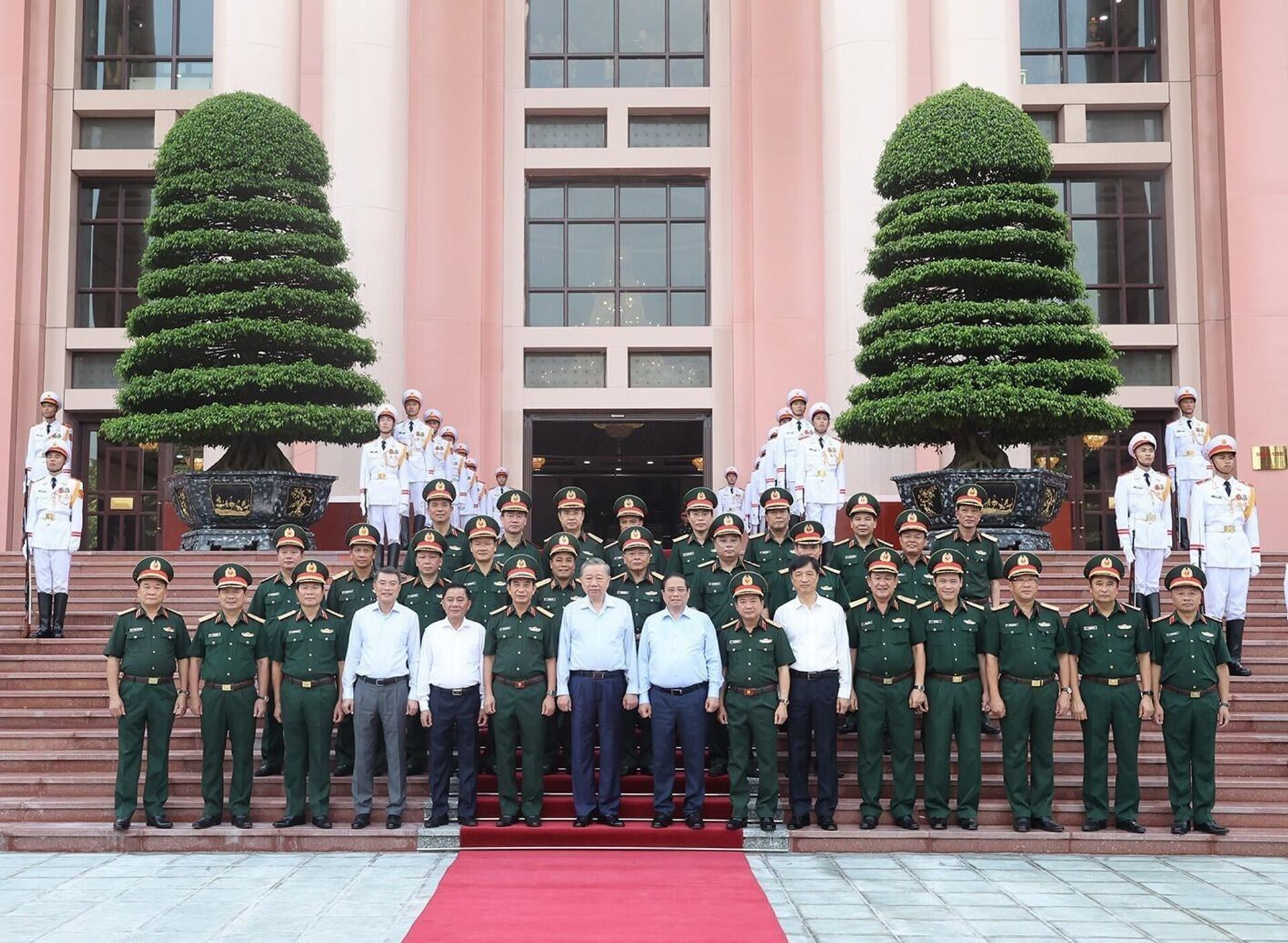 Tổng Bí thư, Chủ tịch nước Tô Lâm làm việc với Ban Thường vụ Quân ủy Trung ương  - Sputnik Việt Nam, 1920, 28.08.2024