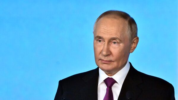 Tổng thống Nga Putin phát biểu tại phiên họp toàn thể Diễn đàn Kinh tế Phương Đông-2024 - Sputnik Việt Nam