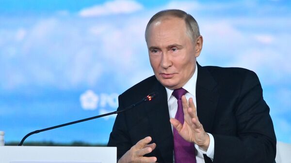 Tổng thống Nga Putin phát biểu tại phiên họp toàn thể Diễn đàn Kinh tế Phương Đông-2024 - Sputnik Việt Nam