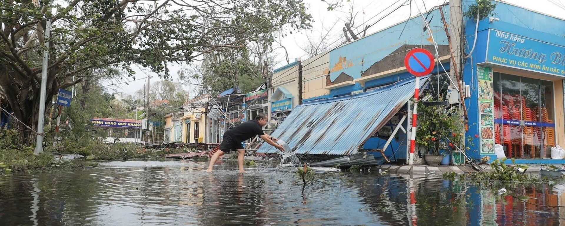 Đường phố giờ biến thành ao. Quận Đồ Sơn sau cơn bão như trở lại thời còn là thị xã, thị trấn - Sputnik Việt Nam, 1920, 10.09.2024