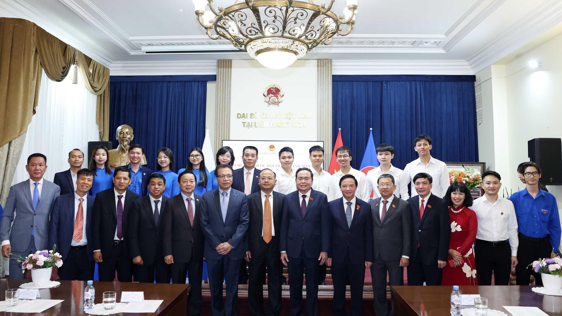 Chủ tịch Quốc hội Trần Thanh Mẫn gặp gỡ cộng đồng người Việt Nam tại Liên bang Nga.  - Sputnik Việt Nam, 1920, 09.09.2024