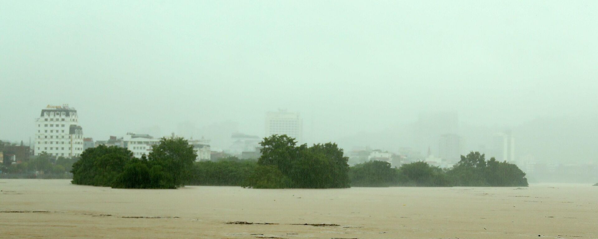 Lũ trên sông, suối tại Lào Cai tiếp tục dâng cao do chịu ảnh hưởng hoàn lưu bão số 3 - Sputnik Việt Nam, 1920, 09.09.2024