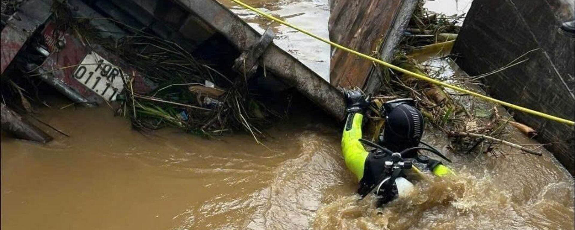 Phú Thọ huy động lực lượng, thiết bị xử lý vụ cầu Phong Châu bị sập và tìm kiếm nạn nhân mất tích - Sputnik Việt Nam, 1920, 23.09.2024