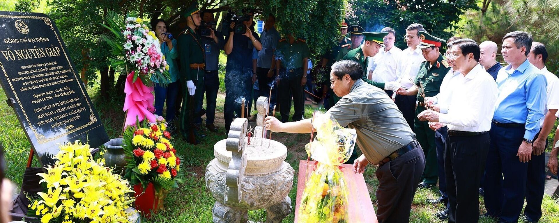 Thủ tướng Phạm Minh Chính dâng hương viếng Đại tướng Võ Nguyên Giáp - Sputnik Việt Nam, 1920, 22.09.2024