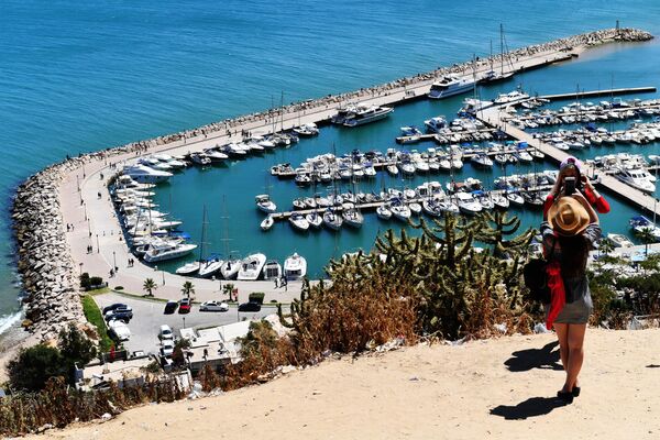 Bến cảng ở thành phố Sidi Bou Said trên bờ biển Địa Trung Hải, Tunisia - Sputnik Việt Nam