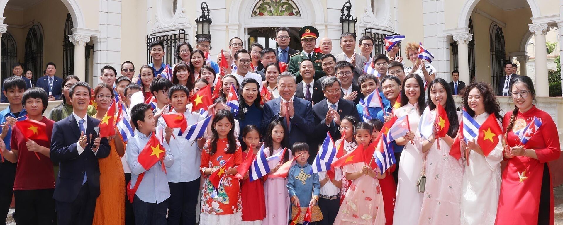 Tổng Bí thư, Chủ tịch nước Tô Lâm gặp mặt cộng đồng người Việt Nam tại Cuba - Sputnik Việt Nam, 1920, 27.09.2024