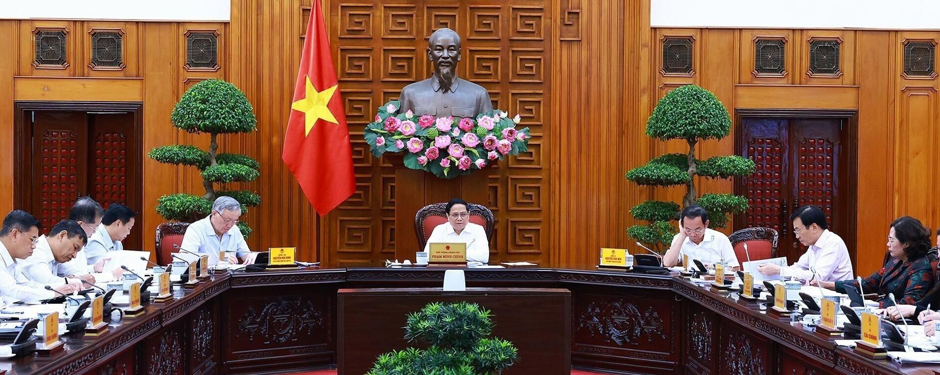 Thường trực Chính phủ họp với BCĐ xây dựng Đề án Trung tâm tài chính khu vực và quốc tế  - Sputnik Việt Nam, 1920, 01.10.2024