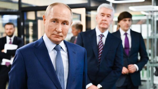 Tổng thống Vladimir Putin thăm khu công nghiệp Rudnevo - Sputnik Việt Nam