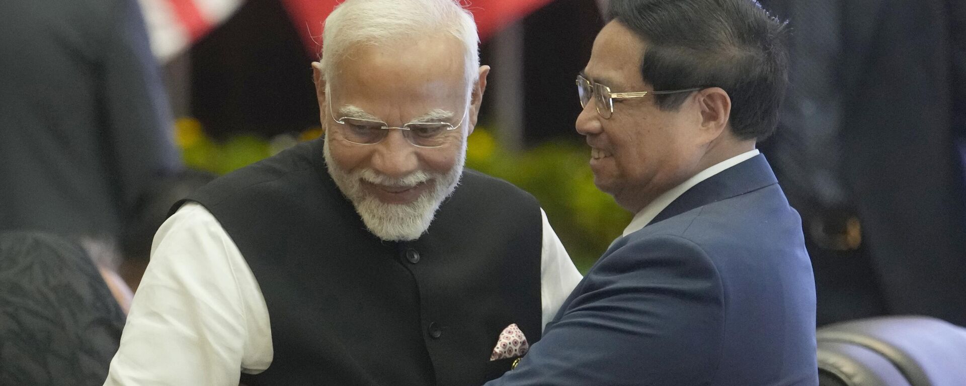 Thủ tướng Ấn Độ Narendra Modi và Thủ tướng Việt Nam Phạm Minh Chính tại Hội nghị cấp cao ASEAN tại Lào - Sputnik Việt Nam, 1920, 11.10.2024