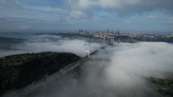 Chào mừng đến với Silent Hill: Sương mù dày đặc bao phủ cầu Bosphorus ở Istanbul - Sputnik Việt Nam