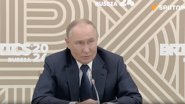 Vladimir Putin nói: Bất kỳ bước nào nhằm tạo ra vũ khí hạt nhân ở Ukraina sẽ gặp phải “phản ứng thích hợp”. - Sputnik Việt Nam