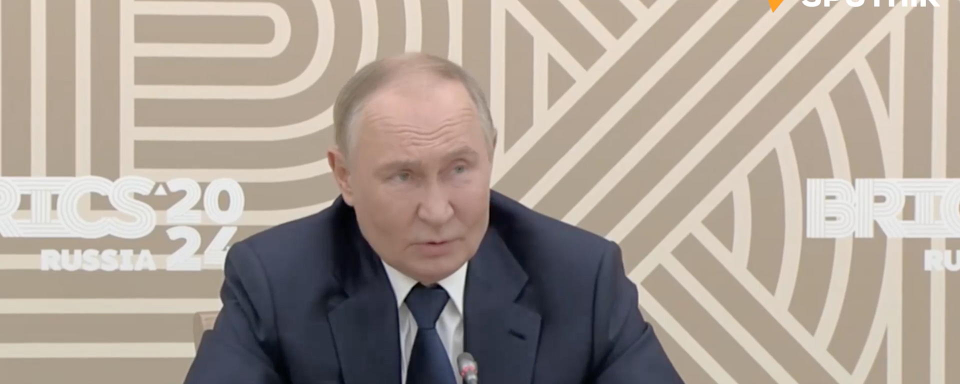 Vladimir Putin nói: Bất kỳ bước nào nhằm tạo ra vũ khí hạt nhân ở Ukraina sẽ gặp phải “phản ứng thích hợp”. - Sputnik Việt Nam, 1920, 18.10.2024