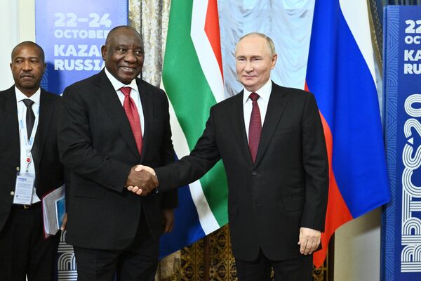 Hội nghị thượng đỉnh BRICS XVI Cuộc gặp giữa Tổng thống Vladimir Putin và Tổng thống Nam Phi Cyril Ramaphosa - Sputnik Việt Nam