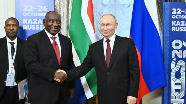 Hội nghị thượng đỉnh BRICS XVI Cuộc gặp giữa Tổng thống Vladimir Putin và Tổng thống Nam Phi Cyril Ramaphosa - Sputnik Việt Nam