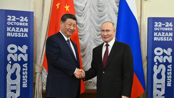 Hội nghị thượng đỉnh BRICS XVI Cuộc gặp giữa Tổng thống Vladimir Putin và Chủ tịch Trung Quốc Tập Cận Bình - Sputnik Việt Nam