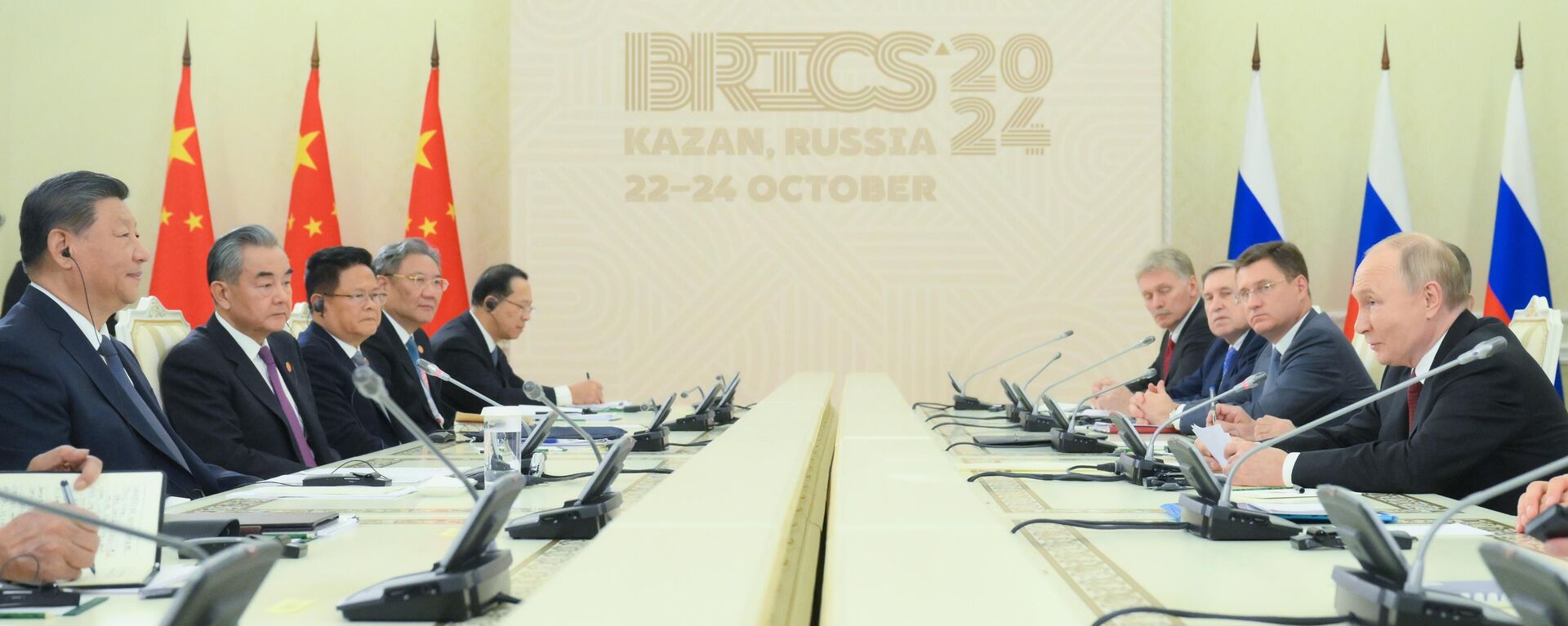 Hội nghị thượng đỉnh BRICS XVI Cuộc gặp giữa Tổng thống Nga Vladimir Putin và Chủ tịch Trung Quốc Tập Cận Bình - Sputnik Việt Nam, 1920, 22.10.2024