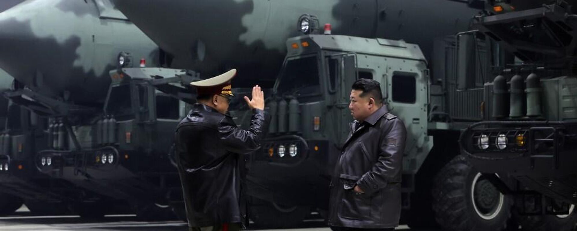 Nhà lãnh đạo Triều Tiên Kim Jong-un thị sát căn cứ tên lửa chiến lược - Sputnik Việt Nam, 1920, 22.09.2025