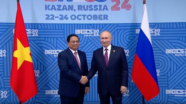 Tổng thống Putin gặp Thủ tướng Việt Nam Phạm Minh Chính bên lề hội nghị thượng đỉnh BRICS tại Kazan - Sputnik Việt Nam