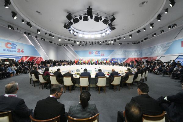 Hội nghị thượng đỉnh BRICS XVI Phiên họp toàn thể của hội nghị thượng đỉnh BRICS XVI theo hình thức tiếp cận / BRICS plus - Sputnik Việt Nam