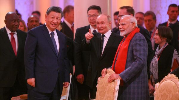 Chủ tịch Trung Quốc **Tập Cận Bình**, Tổng thống Nga **Vladimir Putin** và Thủ tướng Ấn Độ Narendra Modi - Sputnik Việt Nam