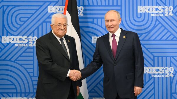 Hội nghị thượng đỉnh BRICS XVI Cuộc gặp giữa Tổng thống Nga Vladimir Putin và Tổng thống Palestine Mahmoud Abbas - Sputnik Việt Nam