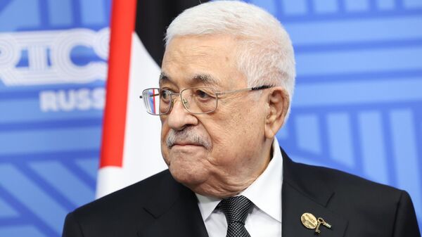 Hội nghị thượng đỉnh BRICS XVI. Cuộc gặp giữa Tổng thống Nga Vladimir Putin và Tổng thống Palestine Mahmoud Abbas - Sputnik Việt Nam