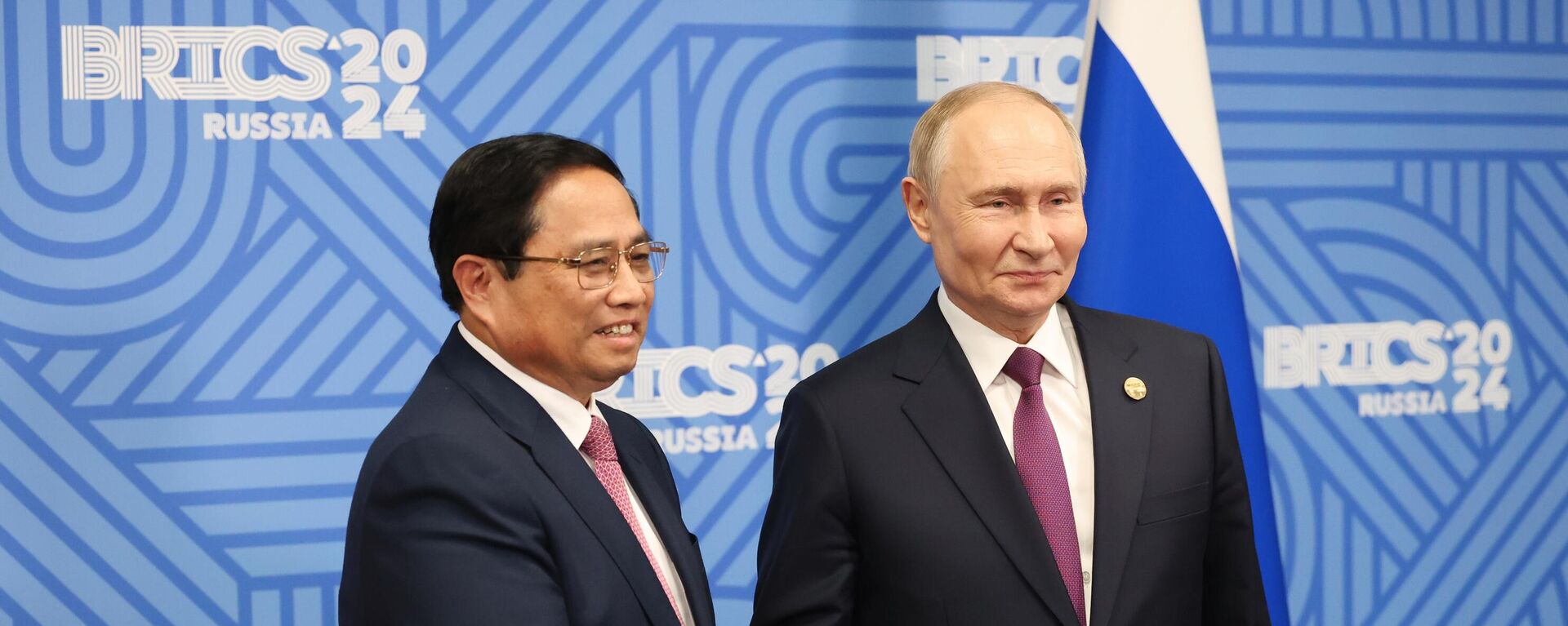 Hội nghị thượng đỉnh BRICS XVI. Cuộc gặp giữa Tổng thống Nga Vladimir Putin và Thủ tướng Việt Nam Phạm Minh Chính - Sputnik Việt Nam, 1920, 28.10.2024