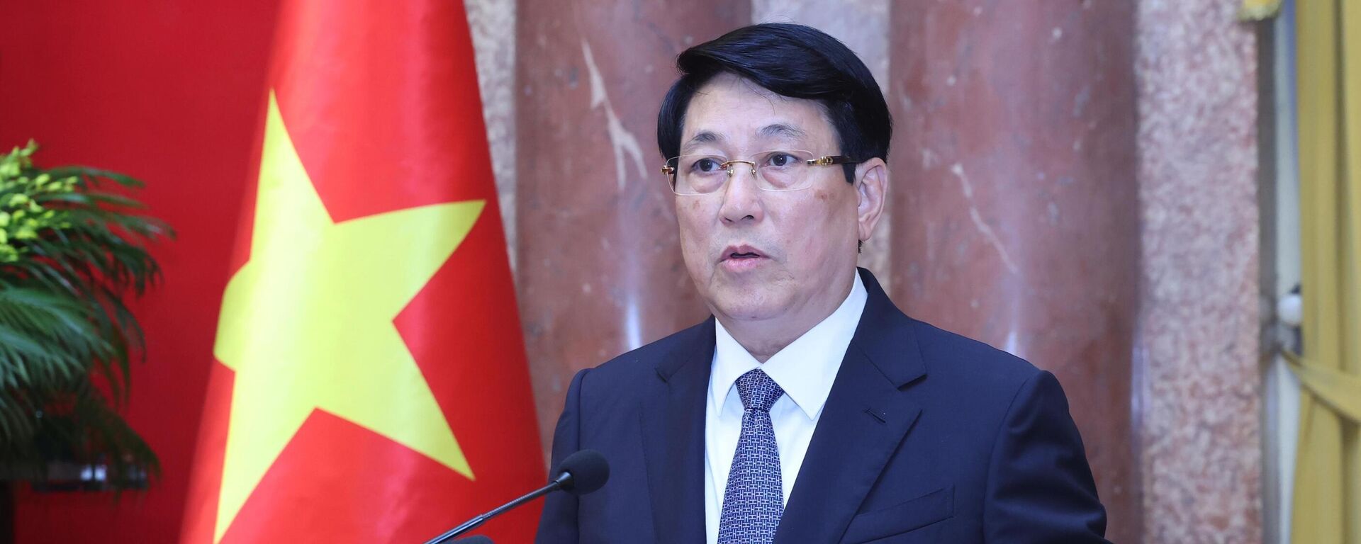 Chủ tịch nước Lương Cường phát biểu tại buổi �gặp mặt lãnh đạo, cán bộ, công chức, viên chức, người lao động Văn phòng Chủ tịch nước. - Sputnik Việt Nam, 1920, 29.10.2024