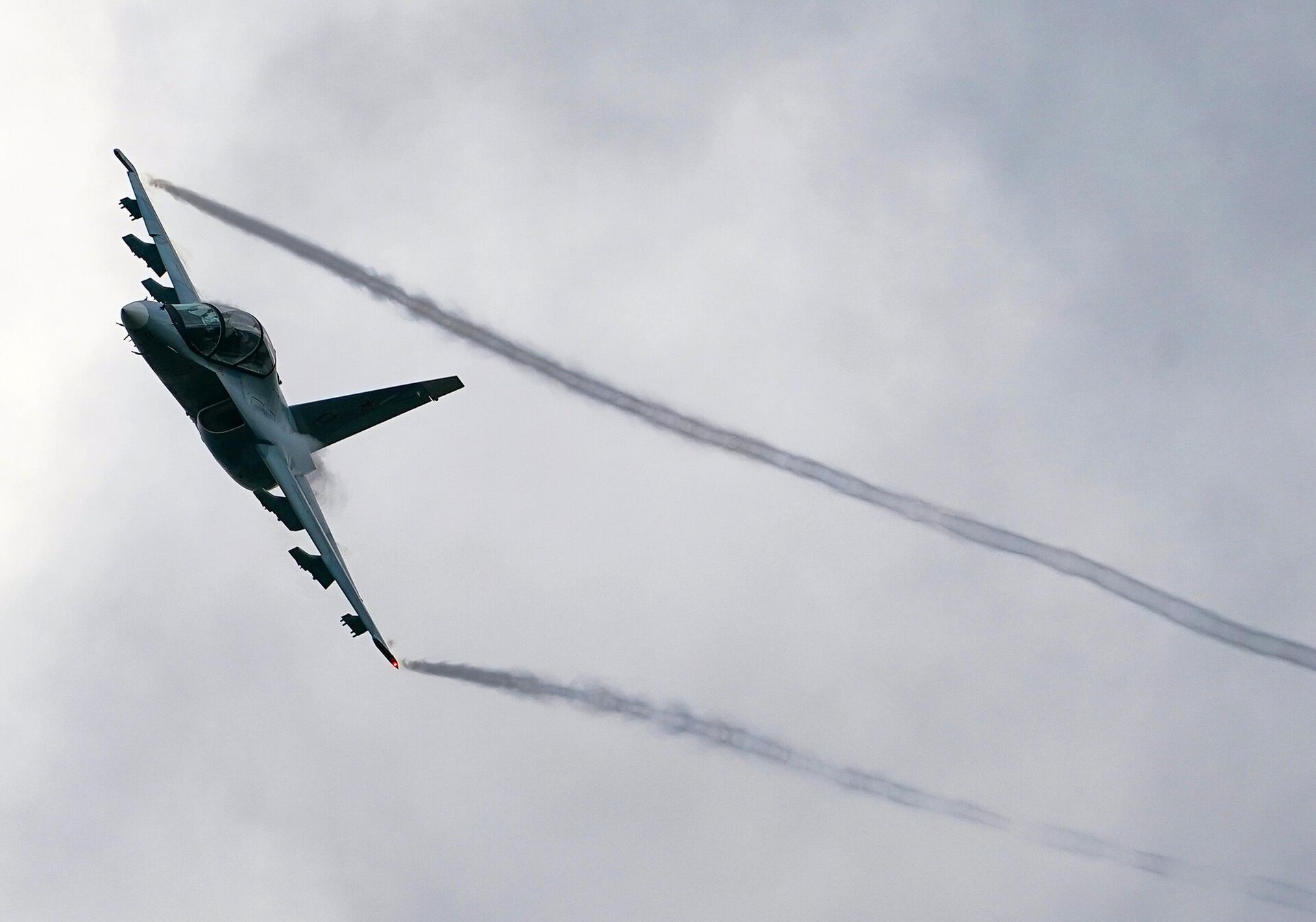 Máy bay huấn luyện chiến đấu Yak-130 - Sputnik Việt Nam, 1920, 17.11.2025