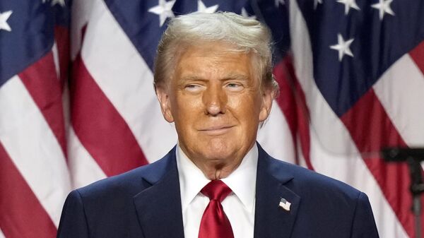 Cựu tổng thống Hoa Kỳ Donald Trump đã thu được đủ số lượng đại cử tri để tự tin đánh bại Kamala Harris - Sputnik Việt Nam