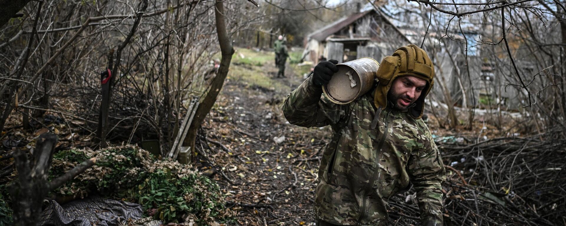 Công việc của tổ pháo tự hành 2S3 Akatsiya thuộc nhóm quân Press của lực lượng đặc nhiệm Akhmat ở tỉnh Kursk Công việc của tổ pháo tự hành 2S3 Akatsiya thuộc nhóm quân Press của lực lượng đặc nhiệm Akhmat ở tỉnh Kursk - Sputnik Việt Nam, 1920, 24.11.2024