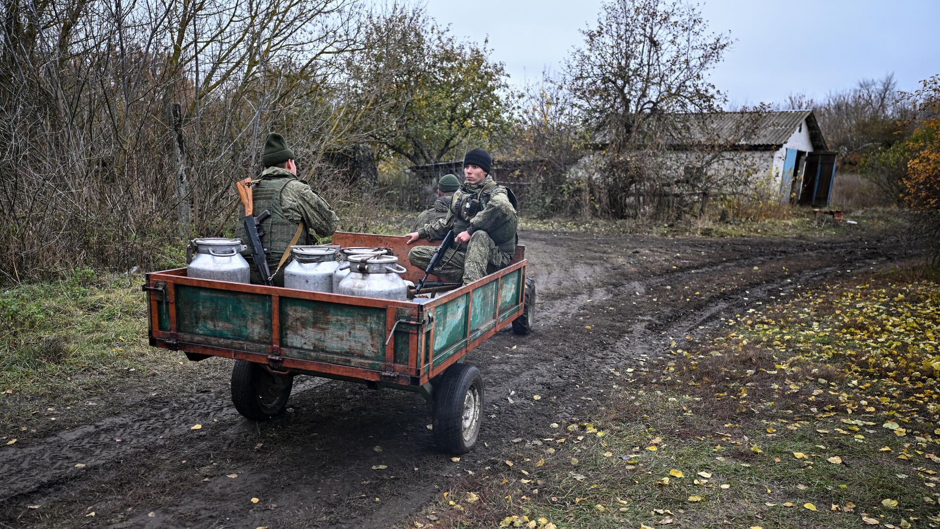 Công việc của tổ pháo tự hành 2S3 Akatsiya thuộc nhóm quân Press của lực lượng đặc nhiệm Akhmat ở tỉnh Kursk - Sputnik Việt Nam, 1920, 19.12.2024