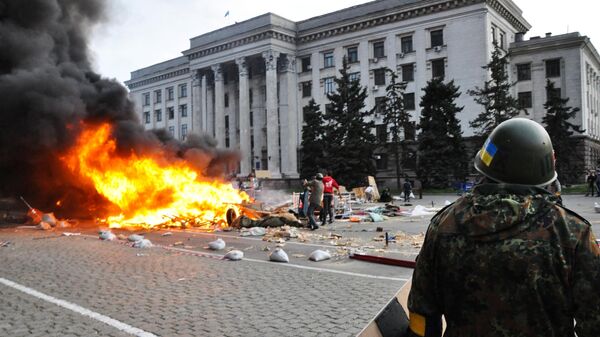 Bạo loạn hàng loạt gần tòa nhà Công đoàn ở Odessa. - Sputnik Việt Nam