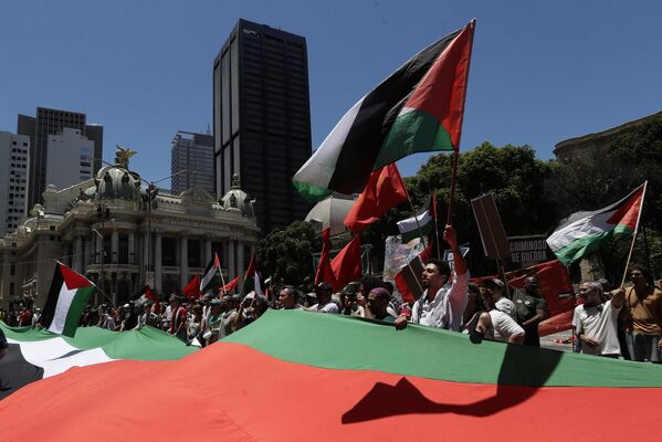 Người biểu tình bày tỏ sự ủng hộ và đoàn kết với người dân Palestine trong thời gian diễn ra hội nghị thượng đỉnh G20 ở Rio de Janeiro - Sputnik Việt Nam