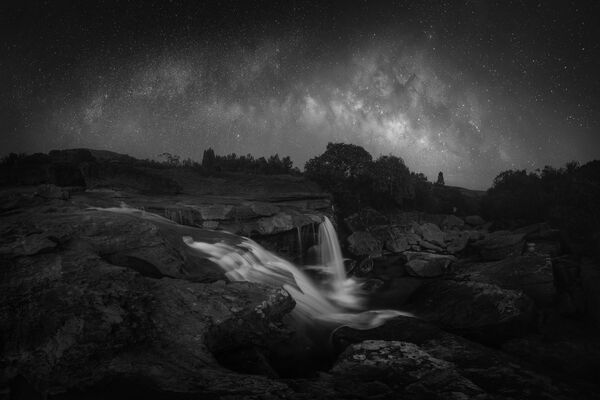 Bức ảnh The Flow của nhiếp ảnh gia Ấn Độ Himadri Bhuyan, giải 3 hạng mục Photograph of the Year cuộc thi The 11th International Landscape Photographer of the Year - Sputnik Việt Nam