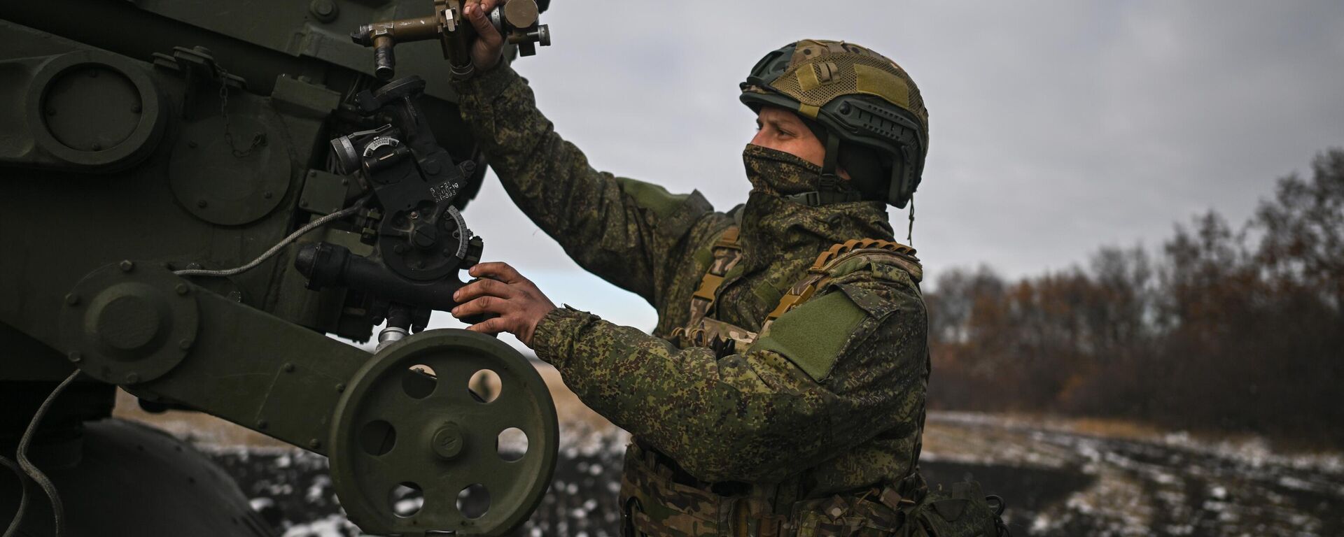 Các chiến sĩ của khẩu đội pháo tên lửa BM-21 Grad MLRS thuộc Quân đoàn 44 của Tập đoàn quân miền Bắc - Sputnik Việt Nam, 1920, 30.11.2024