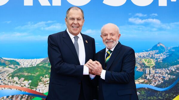 Ngoại trưởng Nga Sergei Lavrov và Tổng thống Brazil Lula da Silva - Sputnik Việt Nam