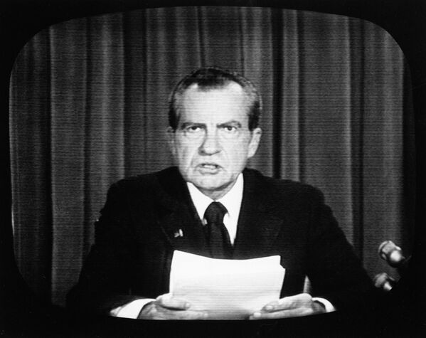 Tổng thống Richard M. Nixon xuất hiện trên truyền hình quốc gia hôm thứ Năm để tuyên bố từ chức, Hoa Kỳ - Sputnik Việt Nam