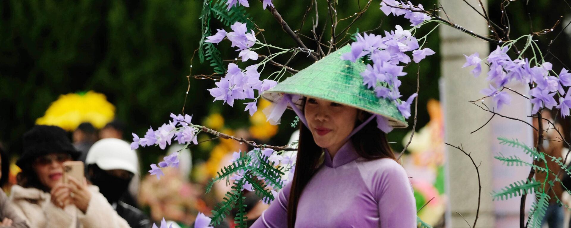 Mãn nhãn với xe đạp hoa làm từ rác tái chế tại Festival hoa Đà Lạt - Sputnik Việt Nam, 1920, 01.12.2024