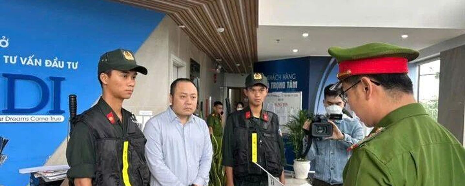 Công an Đà Nẵng đã phối hợp với công an các địa phương khám xét toàn bộ các chi nhánh của Công ty GFDI trên cả nước. Công an Đà Nẵng đã phối hợp với công an các địa phương khám xét toàn bộ các chi nhánh của Công ty GFDI trên cả nước. - Sputnik Việt Nam, 1920, 02.12.2024