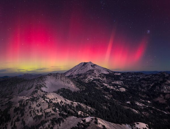 Bức ảnh Coronal Mass Eruption (Vụ phun trào vành nhật hoa) của nhà nhiếp ảnh Matt Haynie, nằm trong 25 bức ảnh đẹp nhất cuộc thi &quot;The 2024 Northern Lights photographer of the year&quot; lần thứ 7 - Sputnik Việt Nam