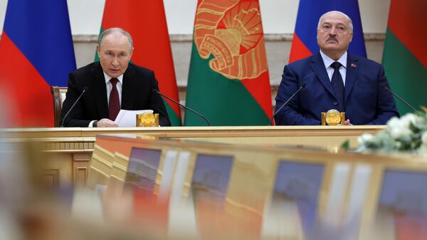 Tổng thống Nga Vladimir Putin và Tổng thống Belarus Alexander Lukashenko - Sputnik Việt Nam