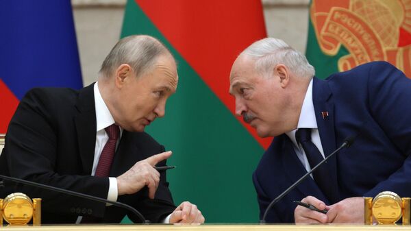 Tổng thống Nga Vladimir Putin và Tổng thống Belarus Alexander Lukashenko - Sputnik Việt Nam