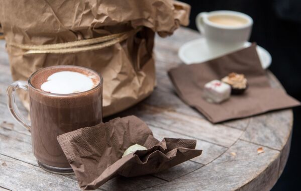 Sôcôla nóng tại chợ &quot;ChocolART&quot; ở Tübingen, Đức - Sputnik Việt Nam